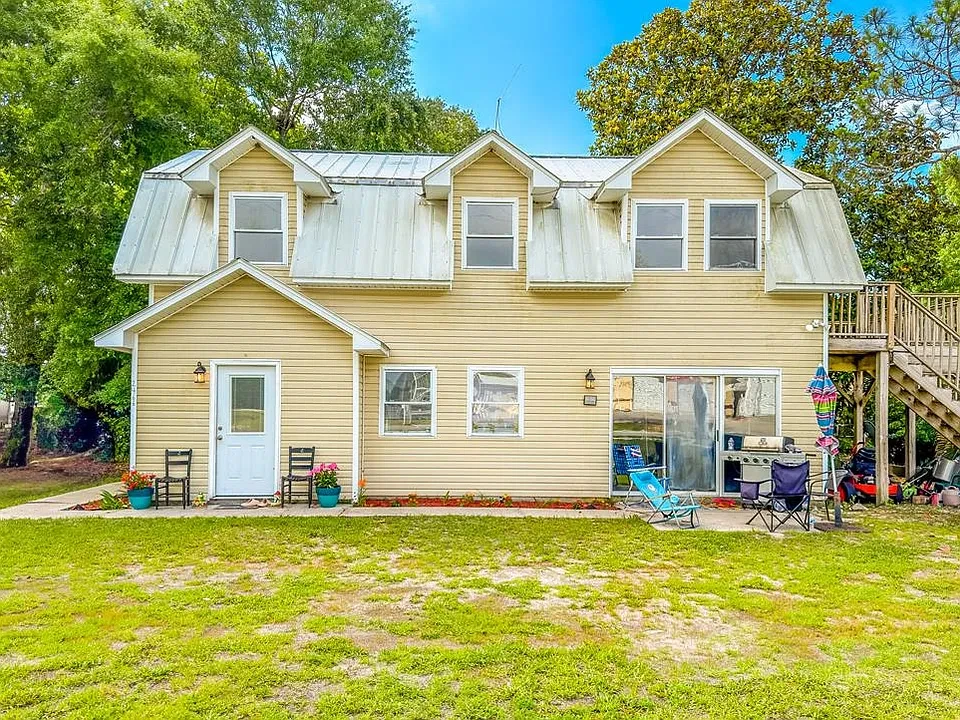 2366 Oak St, Lanark Village, FL 32323